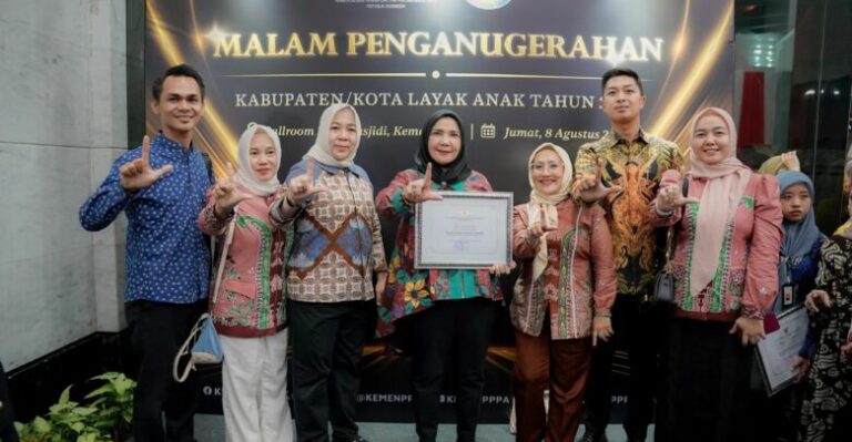 Pemerintah kota Bandar Lampung Raih Penghargaan Kota Layak Anak 2025