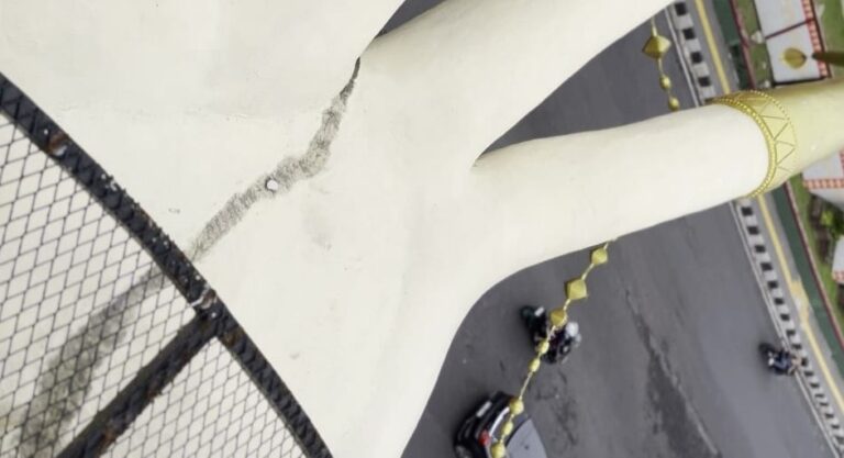 Walikota Bandar Lampung Bantah Isu Retak di JPO Siger Mellenial: Ini Lumut Bukan Retak